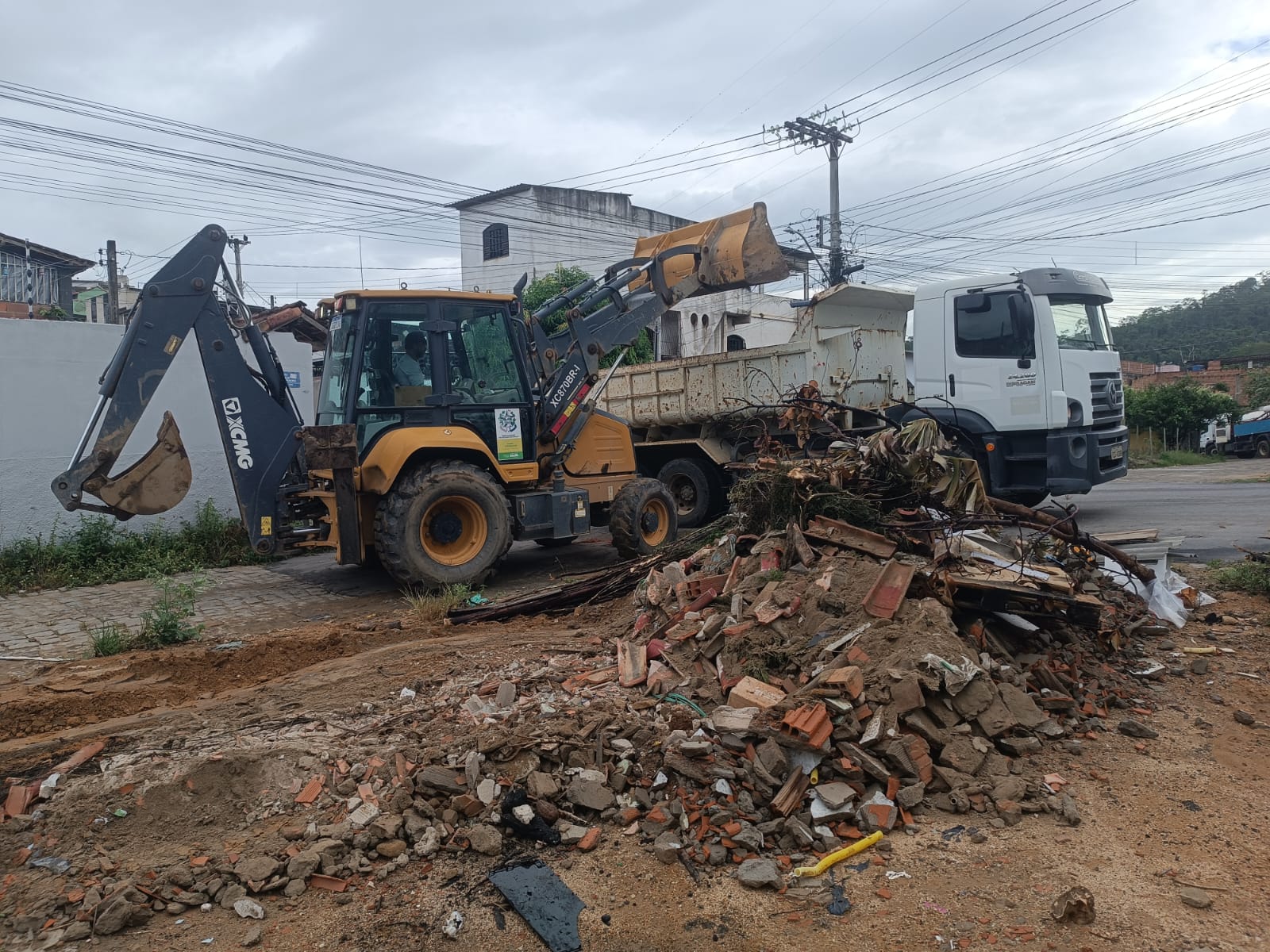 Imagem da notícia: Secretaria de Serviços e Limpeza Pública intensifica ações e garante cidade mais limpa em Barra de São Francisco