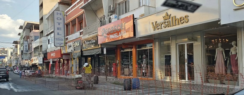 Imagem da notícia: Prefeitura retoma obras da Calçada Cidadã na Avenida Jones dos Santos Neves