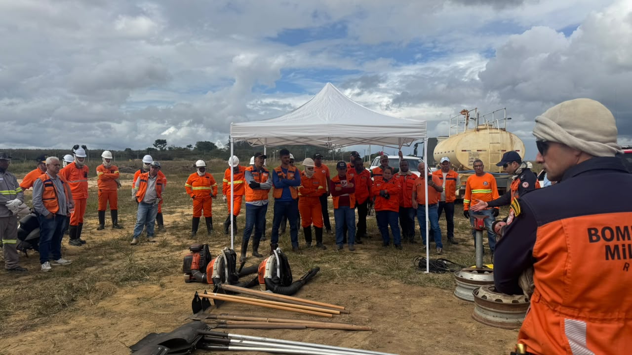 Imagem da notícia: Defesa Civil de Barra de São Francisco participa de treinamento de combate a incêndio em vegetação no município de Boa Esperança