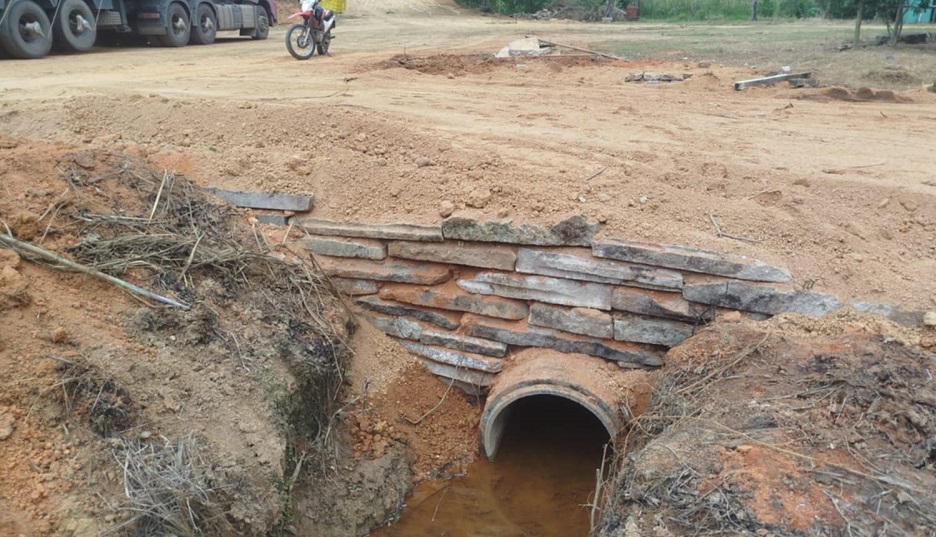 Bueiro é construído na Volta da Cobra pela prefeitura francisquense, agora são 276 em quatro anos e cinco meses
