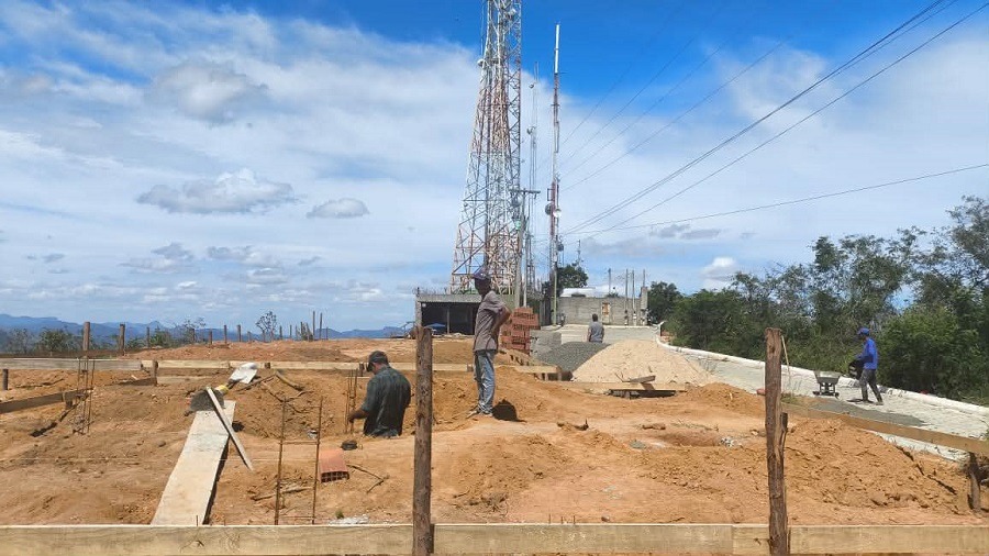Imagem da notícia: Prefeitura inicia construção de quiosque turístico na Torre de TV de Barra de São Francisco