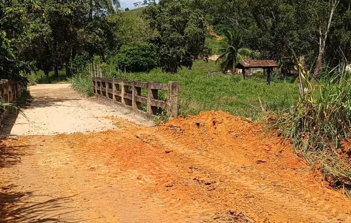 Imagem da notícia: Ponte no Córrego do Ouro é reconstruída e estrada é liberada